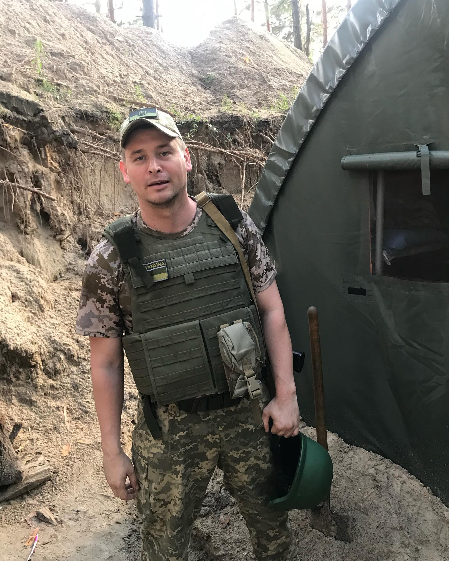 Ексчоловік відомої телеведучої демобілізувався з фронту: що відомо